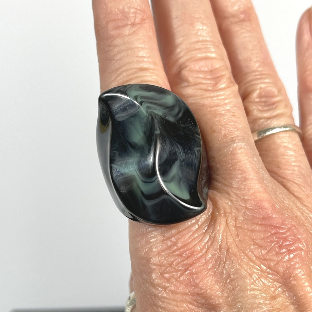 Boho VTG 90s Fashion Bold Chunky Black & Green Swirl Resin Ring — Size‎ ~6